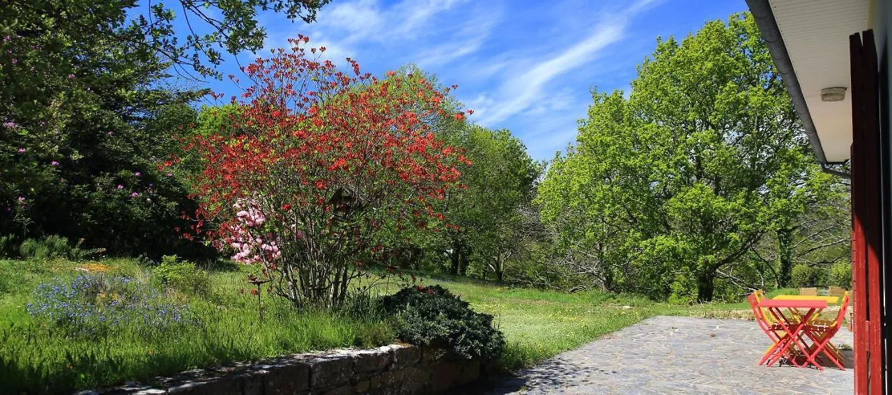 Aux Arbres Chanteurs Ploulech Bed & Breakfast